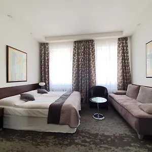 https://royal-plaza.praguehotelsweb.com